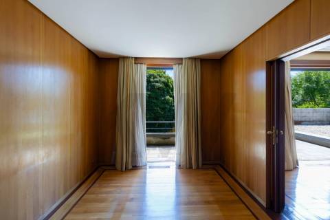 Refúgio de Elegância no Bairro de Hollywood — Uma Moradia Ímpar no Coração da Boavista