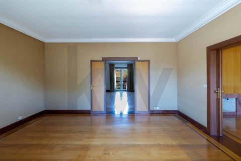 Refúgio de Elegância no Bairro de Hollywood — Uma Moradia Ímpar no Coração da Boavista