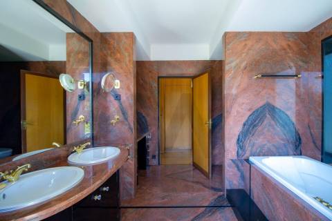 Refúgio de Elegância no Bairro de Hollywood — Uma Moradia Ímpar no Coração da Boavista