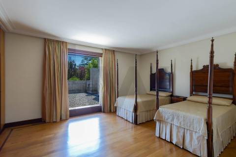 Refúgio de Elegância no Bairro de Hollywood — Uma Moradia Ímpar no Coração da Boavista