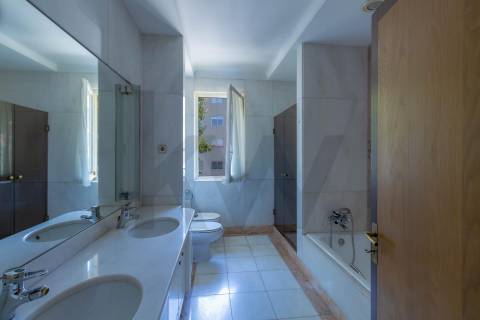 Refúgio de Elegância no Bairro de Hollywood — Uma Moradia Ímpar no Coração da Boavista