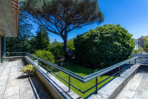 Refúgio de Elegância no Bairro de Hollywood — Uma Moradia Ímpar no Coração da Boavista