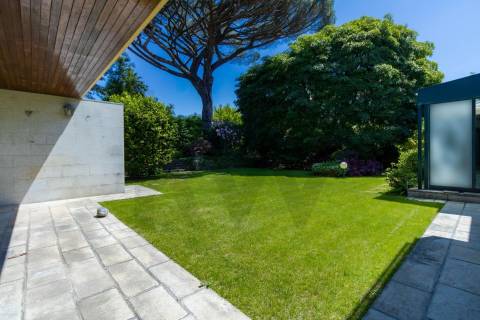 Refúgio de Elegância no Bairro de Hollywood — Uma Moradia Ímpar no Coração da Boavista