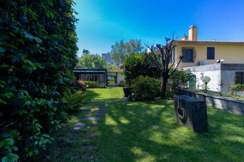 Refúgio de Elegância no Bairro de Hollywood — Uma Moradia Ímpar no Coração da Boavista