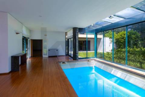 Refúgio de Elegância no Bairro de Hollywood — Uma Moradia Ímpar no Coração da Boavista