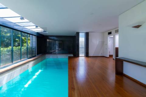 Refúgio de Elegância no Bairro de Hollywood — Uma Moradia Ímpar no Coração da Boavista