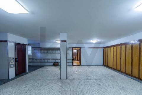 Refúgio de Elegância no Bairro de Hollywood — Uma Moradia Ímpar no Coração da Boavista