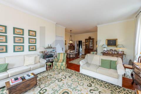 Encantadora Moradia com Jardim no Centro de Leça da Palmeira