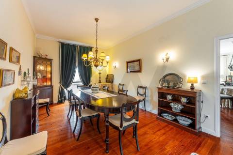 Encantadora Moradia com Jardim no Centro de Leça da Palmeira