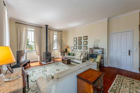 Encantadora Moradia com Jardim no Centro de Leça da Palmeira