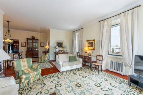 Encantadora Moradia com Jardim no Centro de Leça da Palmeira