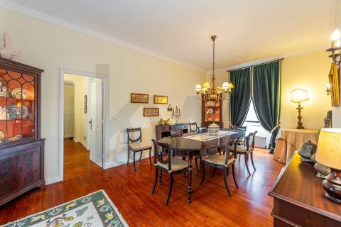 Encantadora Moradia com Jardim no Centro de Leça da Palmeira