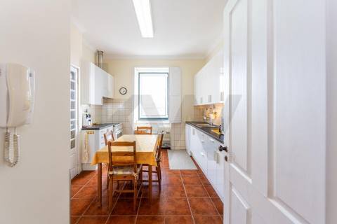 Encantadora Moradia com Jardim no Centro de Leça da Palmeira