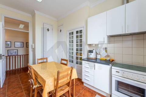 Encantadora Moradia com Jardim no Centro de Leça da Palmeira