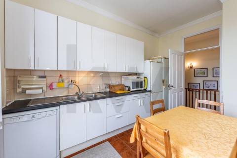 Encantadora Moradia com Jardim no Centro de Leça da Palmeira