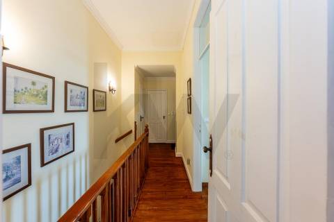 Encantadora Moradia com Jardim no Centro de Leça da Palmeira