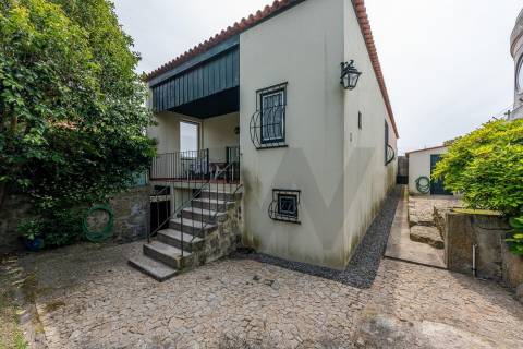 Encantadora Moradia com Jardim no Centro de Leça da Palmeira