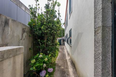 Encantadora Moradia com Jardim no Centro de Leça da Palmeira