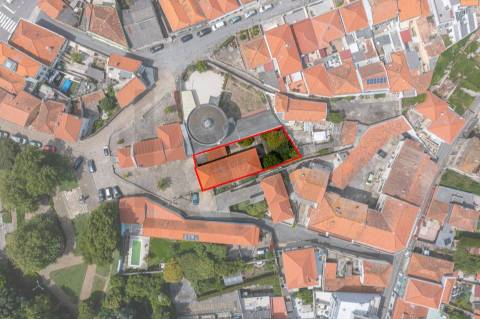 Encantadora Moradia com Jardim no Centro de Leça da Palmeira