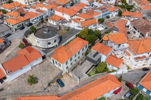 Encantadora Moradia com Jardim no Centro de Leça da Palmeira
