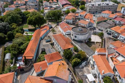 Encantadora Moradia com Jardim no Centro de Leça da Palmeira