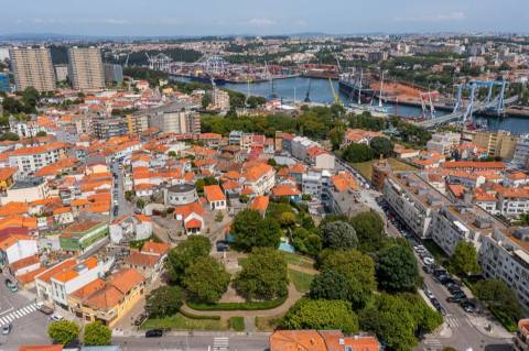Encantadora Moradia com Jardim no Centro de Leça da Palmeira
