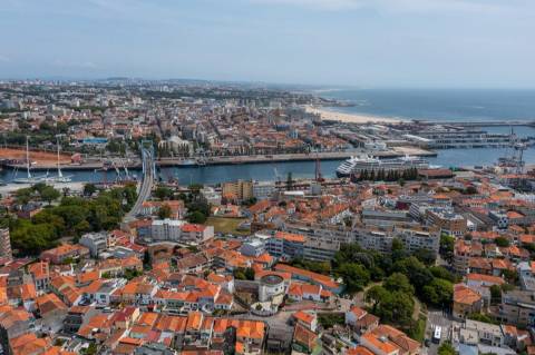 Encantadora Moradia com Jardim no Centro de Leça da Palmeira