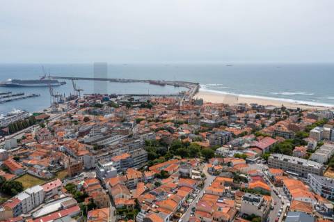 Encantadora Moradia com Jardim no Centro de Leça da Palmeira
