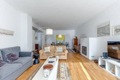 Excelente apartamento T4  situado em  localização" Premium" junto ao Parque da Cidade