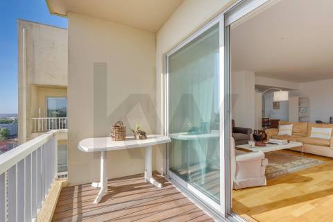 Excelente apartamento T4  situado em  localização" Premium" junto ao Parque da Cidade