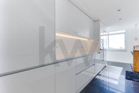 Excelente apartamento T4  situado em  localização" Premium" junto ao Parque da Cidade