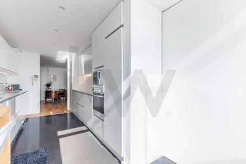 Excelente apartamento T4  situado em  localização" Premium" junto ao Parque da Cidade