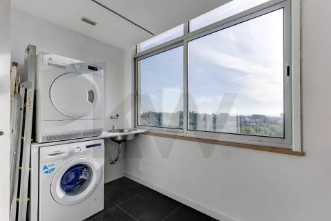 Excelente apartamento T4  situado em  localização" Premium" junto ao Parque da Cidade