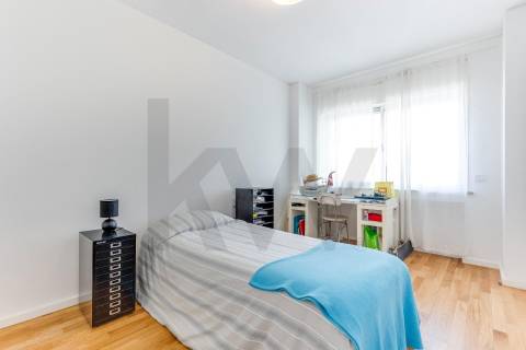 Excelente apartamento T4  situado em  localização" Premium" junto ao Parque da Cidade