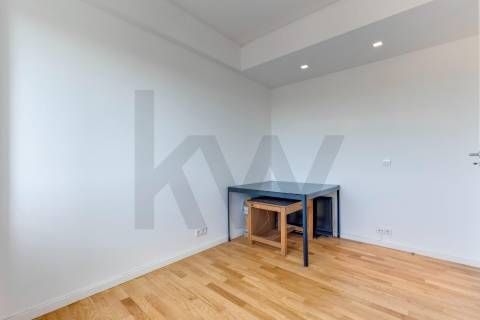 Excelente apartamento T4  situado em  localização" Premium" junto ao Parque da Cidade