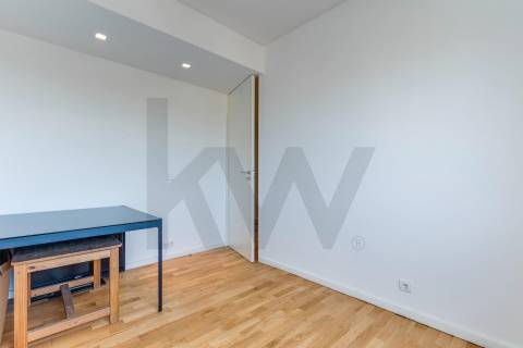 Excelente apartamento T4  situado em  localização" Premium" junto ao Parque da Cidade