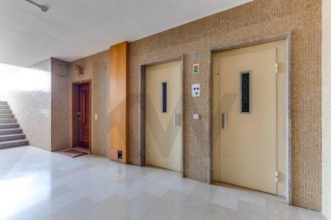 Excelente apartamento T4  situado em  localização" Premium" junto ao Parque da Cidade