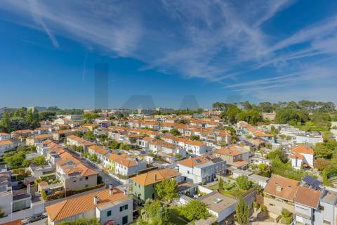 Excelente apartamento T4  situado em  localização" Premium" junto ao Parque da Cidade