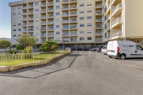 Excelente apartamento T4  situado em  localização" Premium" junto ao Parque da Cidade