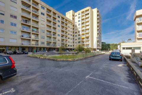 Excelente apartamento T4  situado em  localização" Premium" junto ao Parque da Cidade