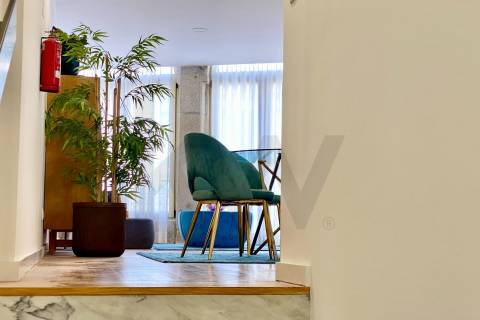 T2 Duplex com Varanda | Excelente Exposição Solar | Junto à Estação de Campanhã