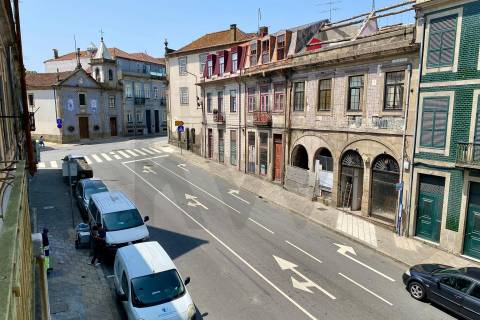 T2 Duplex com Varanda | Excelente Exposição Solar | Junto à Estação de Campanhã