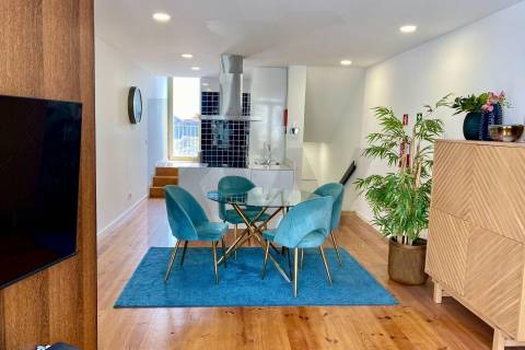 T2 Duplex com Varanda | Excelente Exposição Solar | Junto à Estação de Campanhã