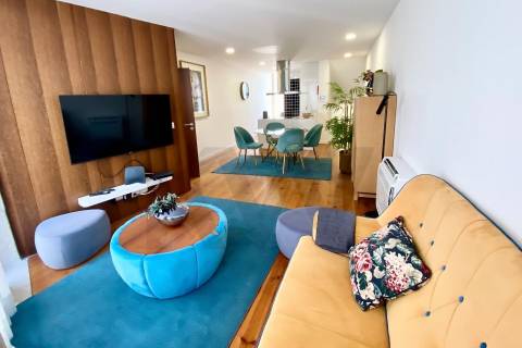 T2 Duplex com Varanda | Excelente Exposição Solar | Junto à Estação de Campanhã