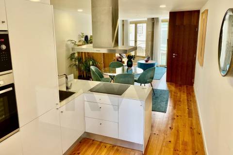 T2 Duplex com Varanda | Excelente Exposição Solar | Junto à Estação de Campanhã