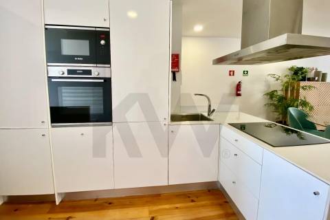 T2 Duplex com Varanda | Excelente Exposição Solar | Junto à Estação de Campanhã