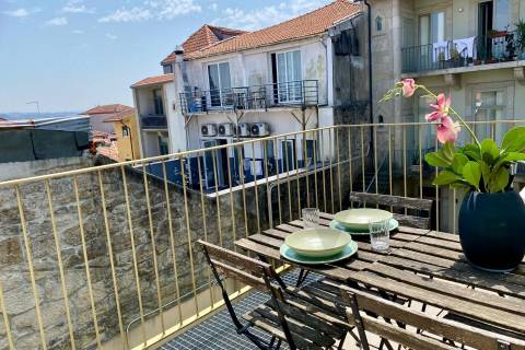 T2 Duplex com Varanda | Excelente Exposição Solar | Junto à Estação de Campanhã