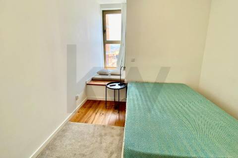 T2 Duplex com Varanda | Excelente Exposição Solar | Junto à Estação de Campanhã