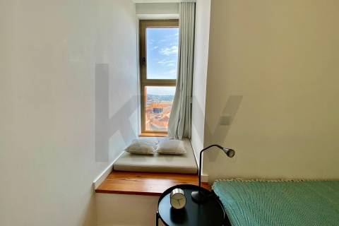 T2 Duplex com Varanda | Excelente Exposição Solar | Junto à Estação de Campanhã