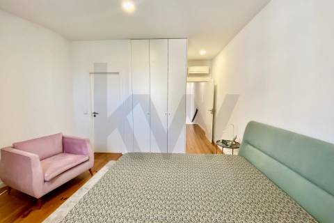 T2 Duplex com Varanda | Excelente Exposição Solar | Junto à Estação de Campanhã